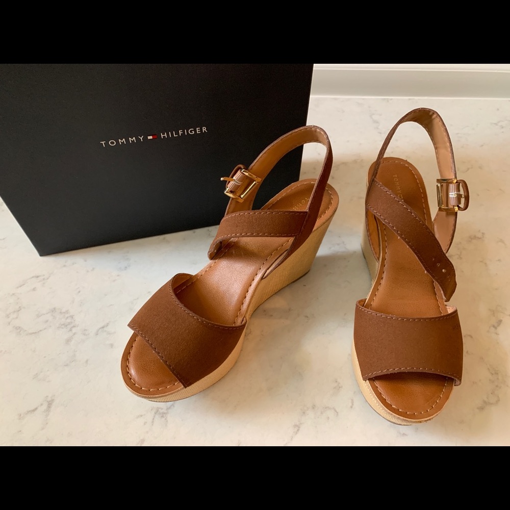 Tommy Hilfiger tan wedge sandal